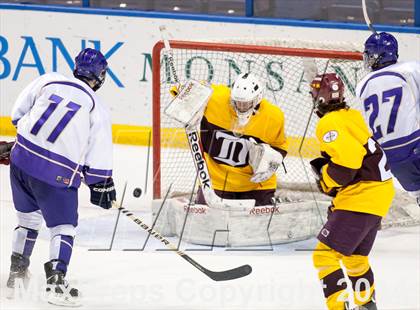 Thumbnail 3 in Christian Brothers vs DeSmet Jesuit (Challenge Cup Final) photogallery.
