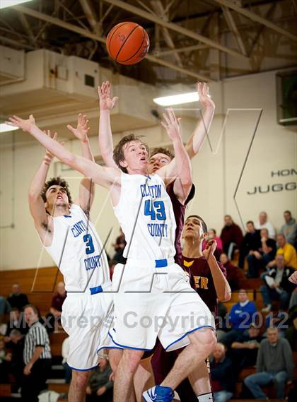 Thumbnail 2 in Cooper vs Clinton Co. (Lloyd Memorial Tournament) photogallery.