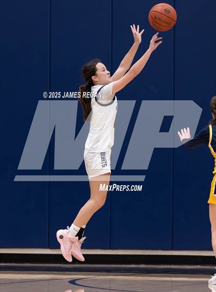Thumbnail 1 in Menlo School vs. Notre Dame (CCS D4 semifinal) photogallery.