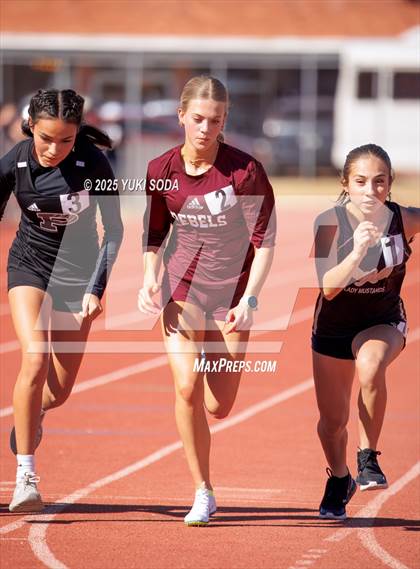 Thumbnail 3 in Rogers Ford Tall City Relays photogallery.