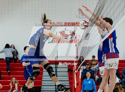 Thumbnail 2 in Riverdale Ridge vs. Cherry Creek photogallery.