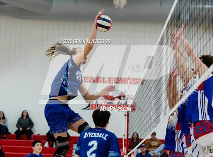 Thumbnail 3 in Riverdale Ridge vs. Cherry Creek photogallery.