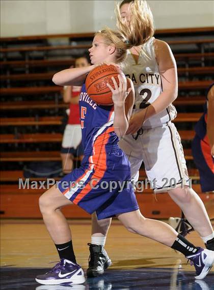 Thumbnail 2 in Oroville vs. Yuba City (Lady Bulldog Holiday Classic) photogallery.