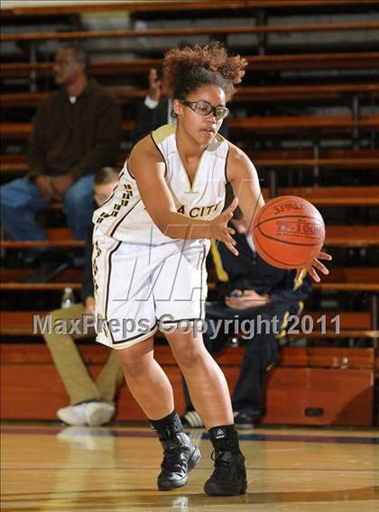 Thumbnail 3 in Oroville vs. Yuba City (Lady Bulldog Holiday Classic) photogallery.
