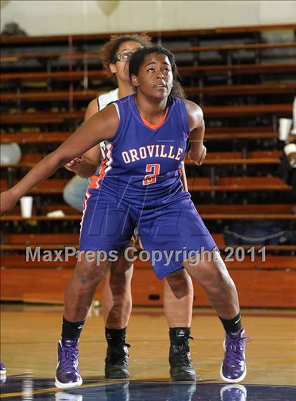 Thumbnail 1 in Oroville vs. Yuba City (Lady Bulldog Holiday Classic) photogallery.