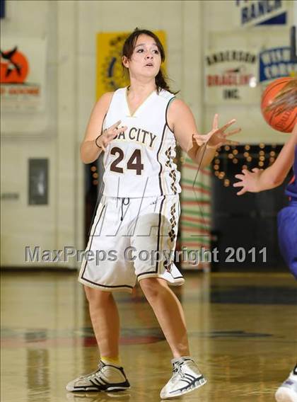 Thumbnail 1 in Oroville vs. Yuba City (Lady Bulldog Holiday Classic) photogallery.