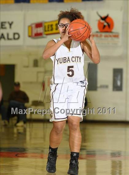 Thumbnail 2 in Oroville vs. Yuba City (Lady Bulldog Holiday Classic) photogallery.