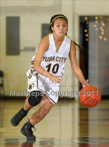 Thumbnail 2 in Oroville vs. Yuba City (Lady Bulldog Holiday Classic) photogallery.
