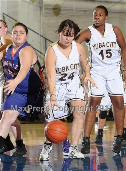 Thumbnail 3 in Oroville vs. Yuba City (Lady Bulldog Holiday Classic) photogallery.