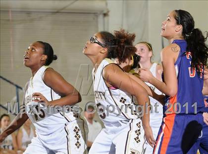 Thumbnail 2 in Oroville vs. Yuba City (Lady Bulldog Holiday Classic) photogallery.