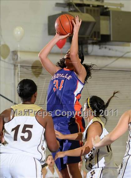 Thumbnail 2 in Oroville vs. Yuba City (Lady Bulldog Holiday Classic) photogallery.