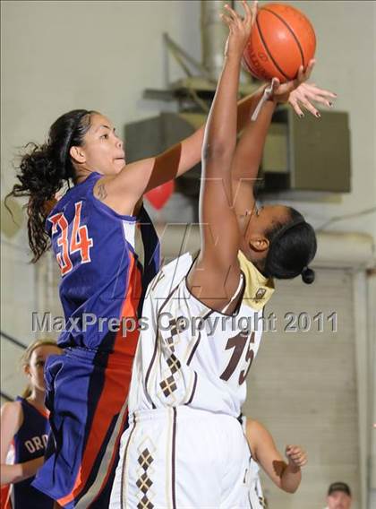 Thumbnail 3 in Oroville vs. Yuba City (Lady Bulldog Holiday Classic) photogallery.