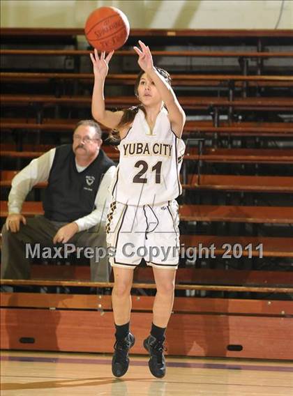 Thumbnail 2 in Oroville vs. Yuba City (Lady Bulldog Holiday Classic) photogallery.