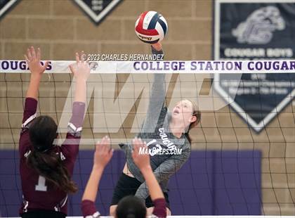 Thumbnail 1 in Magnolia @ College Station photogallery.