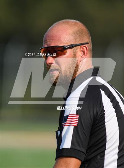 Thumbnail 3 in Lorena vs. China Spring photogallery.