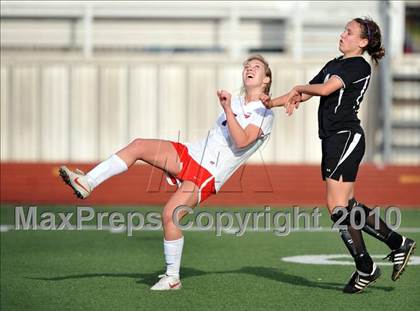 Thumbnail 2 in Pearce vs Rockwall (Class 4A, Region II semifinal) photogallery.