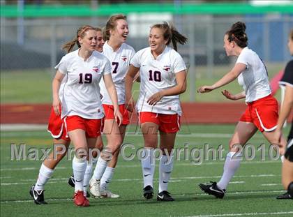 Thumbnail 2 in Pearce vs Rockwall (Class 4A, Region II semifinal) photogallery.