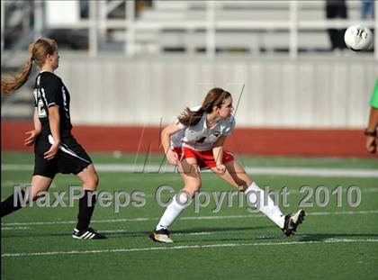 Thumbnail 2 in Pearce vs Rockwall (Class 4A, Region II semifinal) photogallery.