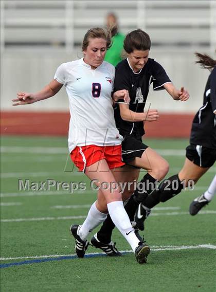 Thumbnail 1 in Pearce vs Rockwall (Class 4A, Region II semifinal) photogallery.