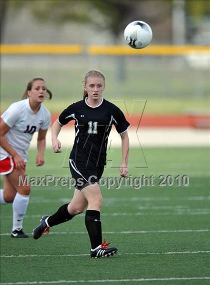 Thumbnail 2 in Pearce vs Rockwall (Class 4A, Region II semifinal) photogallery.