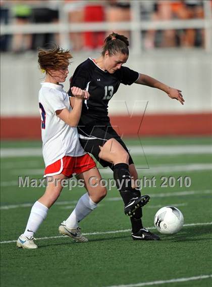 Thumbnail 2 in Pearce vs Rockwall (Class 4A, Region II semifinal) photogallery.
