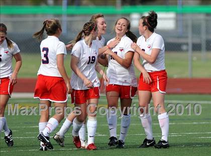 Thumbnail 2 in Pearce vs Rockwall (Class 4A, Region II semifinal) photogallery.