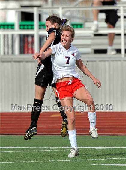 Thumbnail 2 in Pearce vs Rockwall (Class 4A, Region II semifinal) photogallery.
