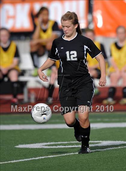 Thumbnail 2 in Pearce vs Rockwall (Class 4A, Region II semifinal) photogallery.
