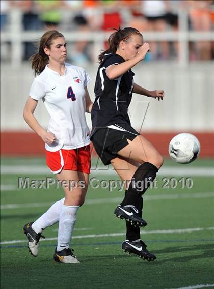 Thumbnail 1 in Pearce vs Rockwall (Class 4A, Region II semifinal) photogallery.