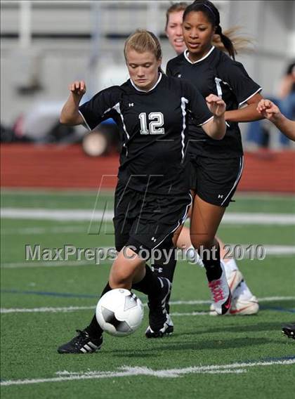 Thumbnail 3 in Pearce vs Rockwall (Class 4A, Region II semifinal) photogallery.