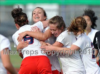 Thumbnail 1 in Pearce vs Rockwall (Class 4A, Region II semifinal) photogallery.