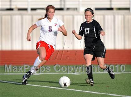 Thumbnail 2 in Pearce vs Rockwall (Class 4A, Region II semifinal) photogallery.