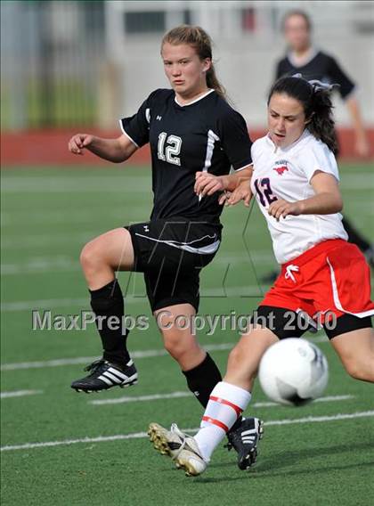 Thumbnail 2 in Pearce vs Rockwall (Class 4A, Region II semifinal) photogallery.