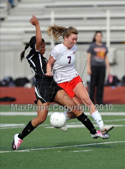Thumbnail 3 in Pearce vs Rockwall (Class 4A, Region II semifinal) photogallery.