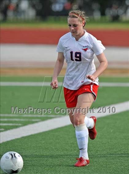 Thumbnail 1 in Pearce vs Rockwall (Class 4A, Region II semifinal) photogallery.