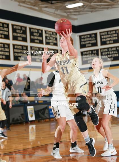 Thumbnail 3 in Helias vs Neosho (Central Bank Shootout) photogallery.