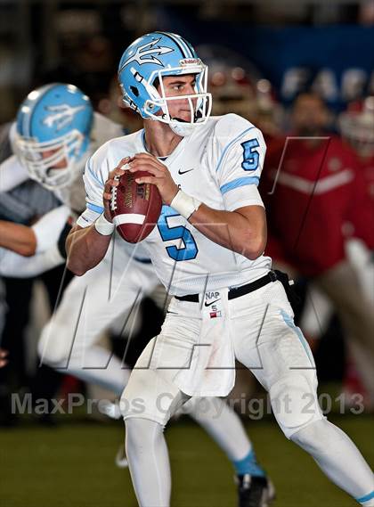 Thumbnail 2 in Corona del Mar vs. Garden Grove (CIF SS Southern Division Final) photogallery.