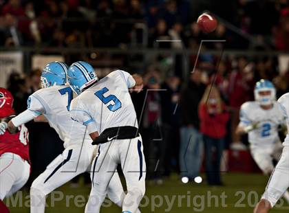 Thumbnail 3 in Corona del Mar vs. Garden Grove (CIF SS Southern Division Final) photogallery.