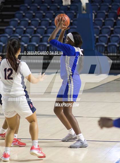 Thumbnail 3 in Lamar vs Westbury photogallery.