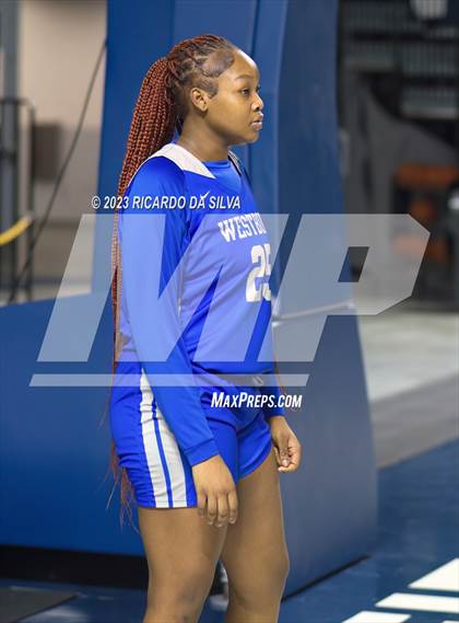 Thumbnail 3 in Lamar vs Westbury photogallery.