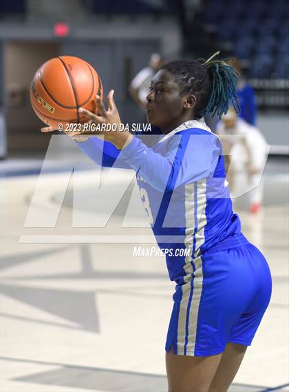 Thumbnail 3 in Lamar vs Westbury photogallery.
