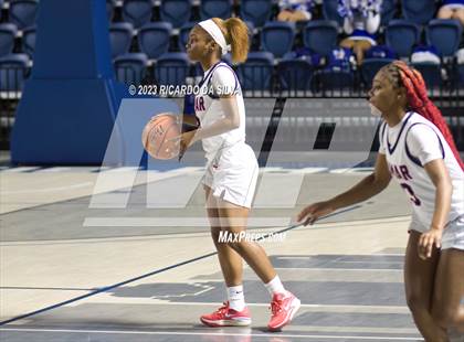 Thumbnail 3 in Lamar vs Westbury photogallery.