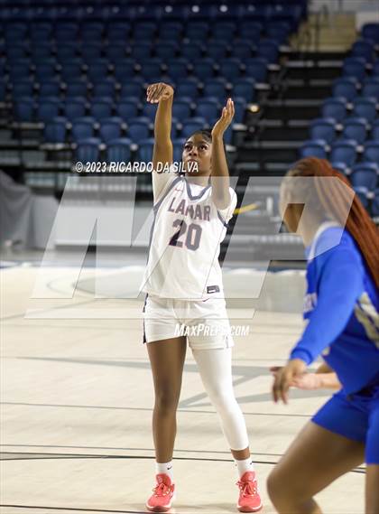 Thumbnail 3 in Lamar vs Westbury photogallery.