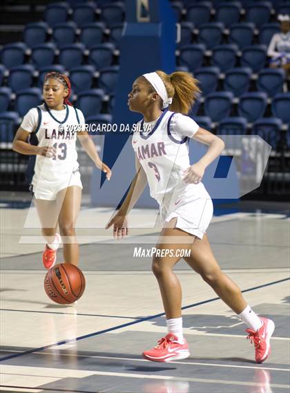 Thumbnail 3 in Lamar vs Westbury photogallery.