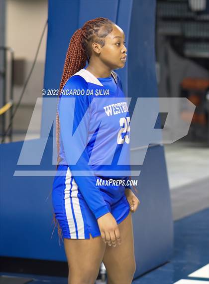 Thumbnail 2 in Lamar vs Westbury photogallery.