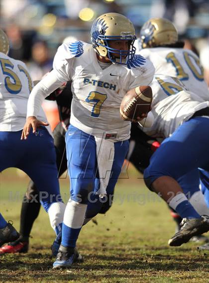 Thumbnail 2 in Poly vs. View Park (CIF LA City Section D3 Final) photogallery.