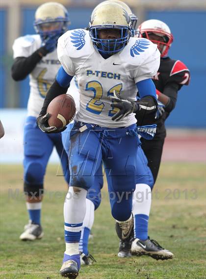 Thumbnail 1 in Poly vs. View Park (CIF LA City Section D3 Final) photogallery.