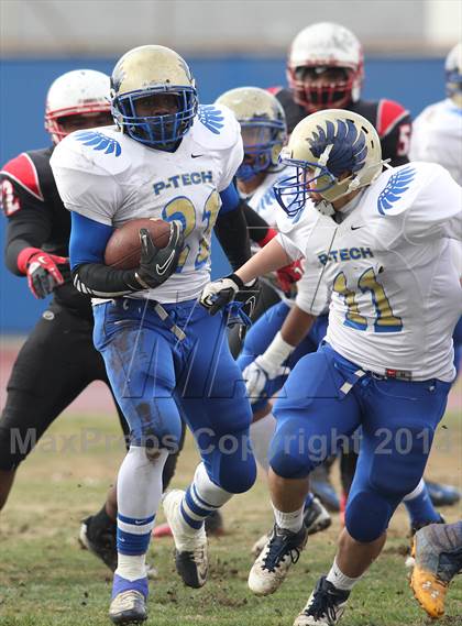 Thumbnail 2 in Poly vs. View Park (CIF LA City Section D3 Final) photogallery.