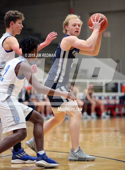 Thumbnail 2 in Kingwood vs. Sterling (McDonald's Texas Invitational) photogallery.