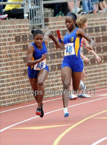 Thumbnail 1 in 117th Penn Relays (Girls 4x100m Small School Heats 1-11) photogallery.